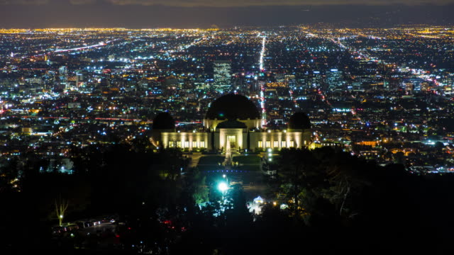 Das-Griffith-Observatory-in-der-Nacht,-Los-Angeles,-Kalifornien