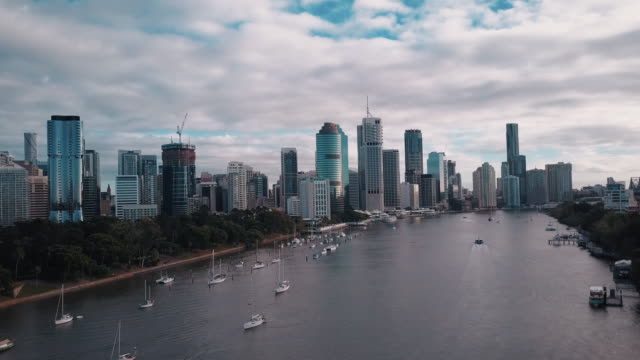 Brisbane-City-Skyline-And-River