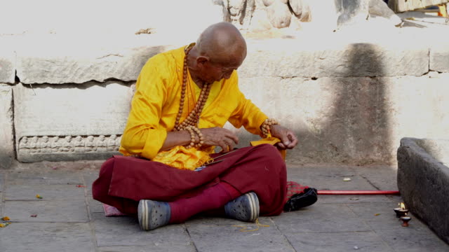 Der-Mönch-bereitet-für-das-Gebet