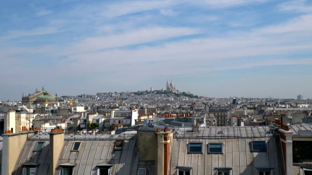 Vista-aérea-de-Sacre-Coeur-en-París-en-4-k-lenta