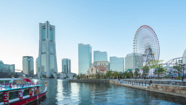 Time-lapse-of-Yokohama-city-skyline-in-Japan-day-to-night-time-lapse-4K