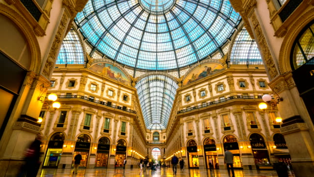 Time-lapse-Galleria-Vittorio-Emanuele-II-in-Milan