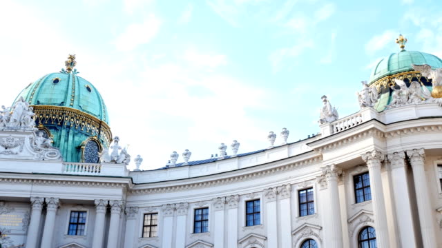 Kamerafahrt-Palast-Wien