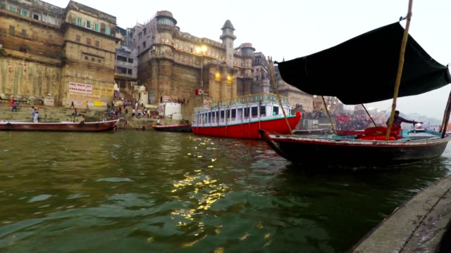 Varanasi-Ghats,-Diwali-Festival,-Ganges-River-and-Boats,-Uttar-Pradesh,-India,-Real-Time
