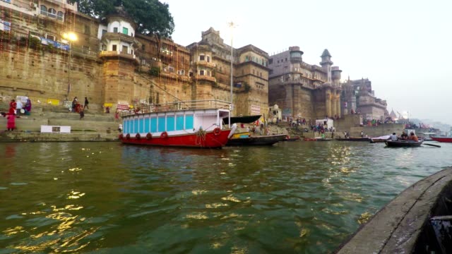 Varanasi-Ghats,-Diwali-Festival,-Ganges-River-and-Boats,-Uttar-Pradesh,-India,-Real-Time