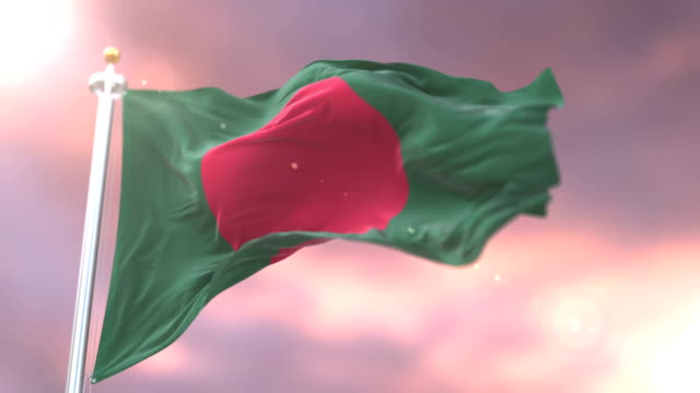 Bandera-de-Bangladesh-ondeando-en-el-viento-lento-en-puesta-de-sol,-lazo
