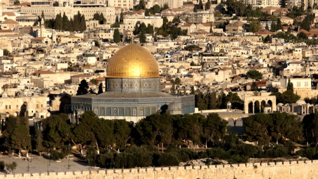 close-up-pan-of-the-dome-of-the-rock-from-the-mt-olives