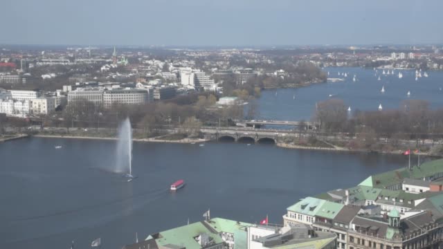 vista-de-ángulo-alto-de-lago-Alster-en-Hamburgo