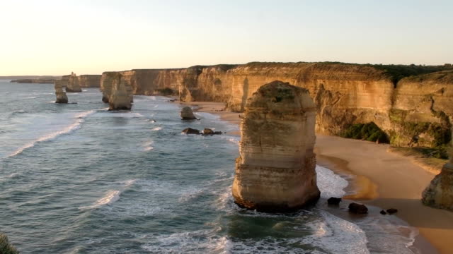 sunset-close-up-of-one-of-the-twelve-apostles-on-the-great-ocean-road