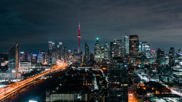 Gardiner-Expressway-Toronto-Skyline-Verkehr