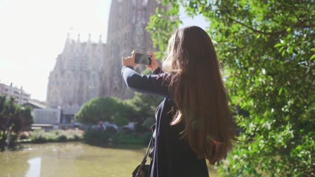 Woman-tourist-makes-a-photo-from-the-phone-in-a-tourist-place.