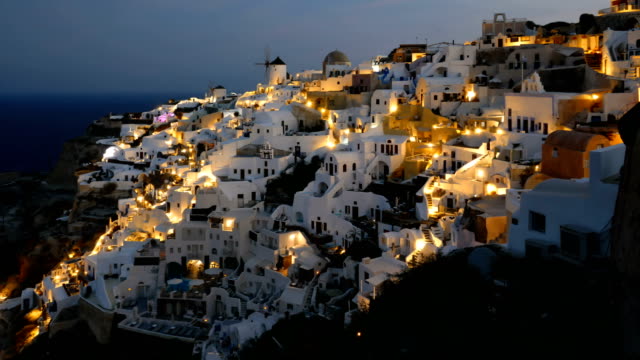 Timelapse-de-la-mañana-de-la-ciudad-de-Oia,-isla-de-Santorini,-Grecia