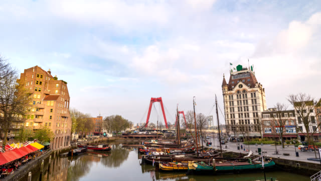 Lapso-de-tiempo-de-Países-Bajos-Rotterdam-4K,-timelapse-del-skyline-de-ciudad-en-puerto-viejo-(Oude-Haven)