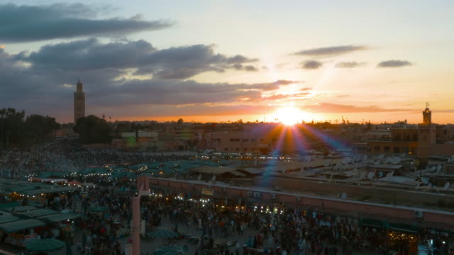 Sonnenuntergang-in-Jemaa-el-Fna