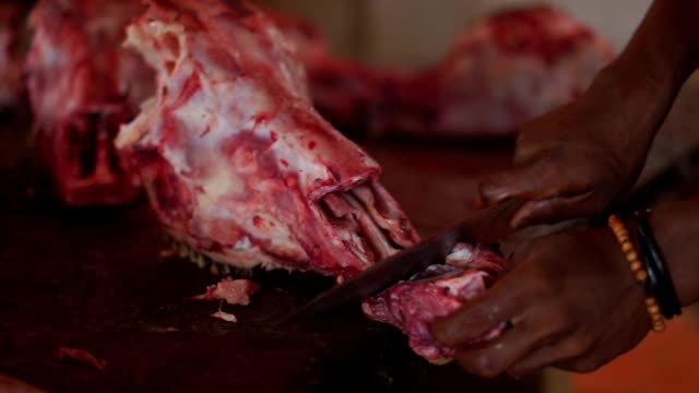 Butcher-chopping-cow-head-meat-at-meat-market