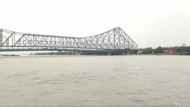 view-of-howrah-bridge-from-a-running-boat