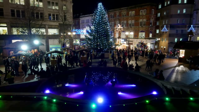 Birmingham-city-centre-Weihnachtsbaum-und-Beleuchtung.