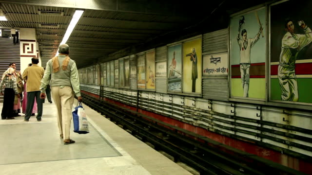 Estación-de-metro-en-Calcuta-(Calcuta),-India