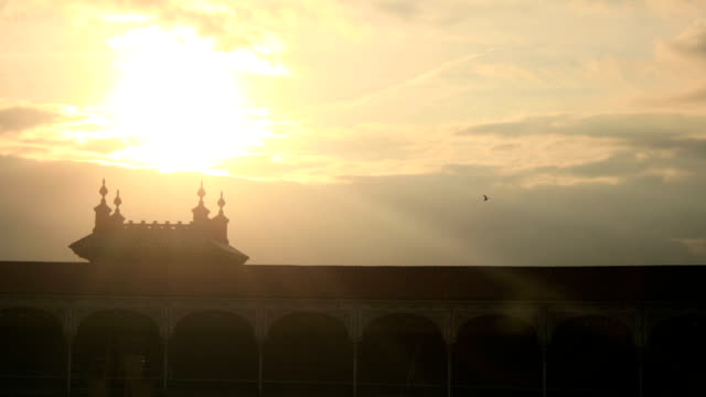 Sunrise-in-the-Plaza-de-Las-Ventas