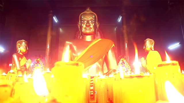 Buddha-statuettes-with-candles-in-temple
