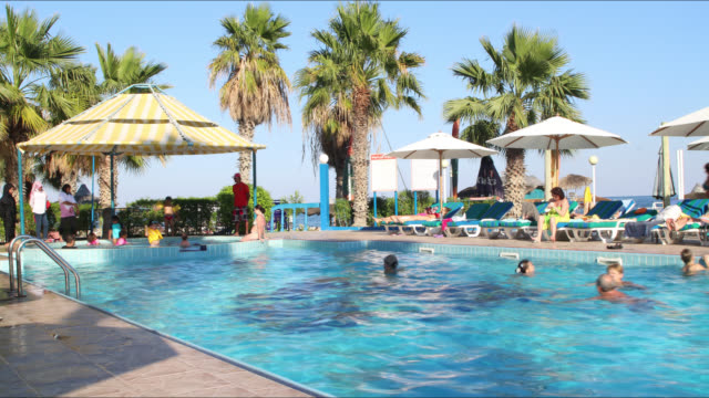 uae-hotel-swimming-pool-4k-time-lapse