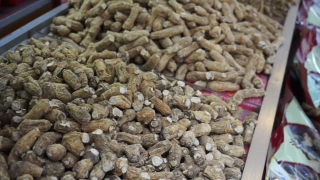 Chinese-Dried-ginseng-shop-in-Hong-Kong.-Medicine-food-for-health