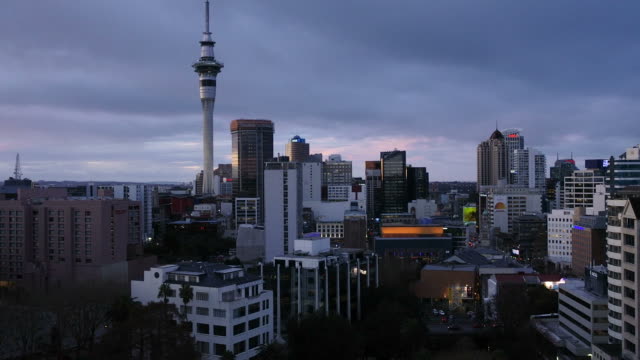 Time-lapse-Auckland-skyline-at-dusk-in-winter-sky-and-clouds