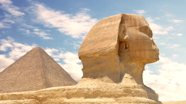 Zeitraffer.-Wolken-über-der-Pyramide-des-Cheops-und-Sphinx.-Gizeh,-Ägypten.