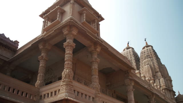 Jain-temple-in-the-suburbs-of-Delhi