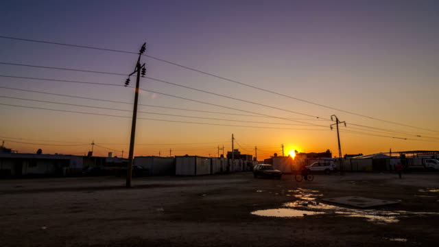 Sonnenuntergang-in-einem-Flüchtlingslager-in-Kurdistan
