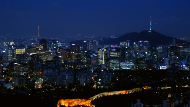 Seoul-city-at-night,-South-Korea
