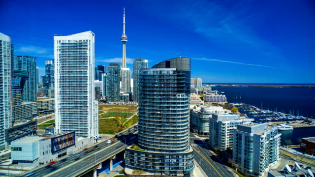 Downtown-Toronto-tiempo-lapso-Gardiner-Expressway-Lakeshore-blvd-4K-1080p-Logos-eliminado