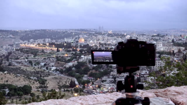 Kamera-schießt-Foto-von-der-Altstadt-von-Jerusalem