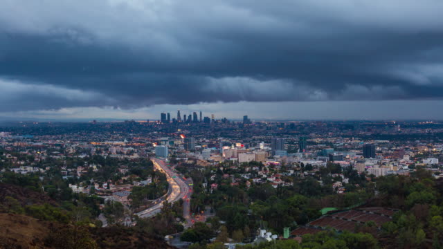 Los-Angeles-und-Hollywood-Tag-zu-Nacht-Sonnenuntergang-Timelapse-mit-Wolken