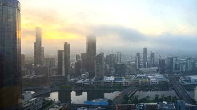 Sonnenaufgang-am-Skyline-von-Melbourne.-4-k-Zeitraffer.