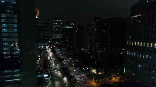 Faria-Lima-Avenue-in-Sao-Paulo-at-night,-Brazil