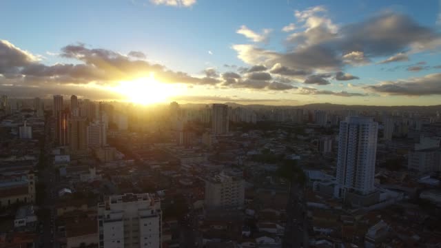 Puesta-de-sol-sobre-la-ciudad-de-Sao-Paulo