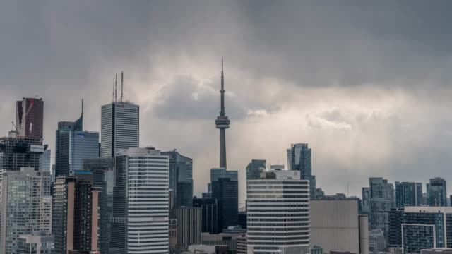 Blick-auf-die-Skyline-von-Toronto-Winter-Schneesturm-Stadt