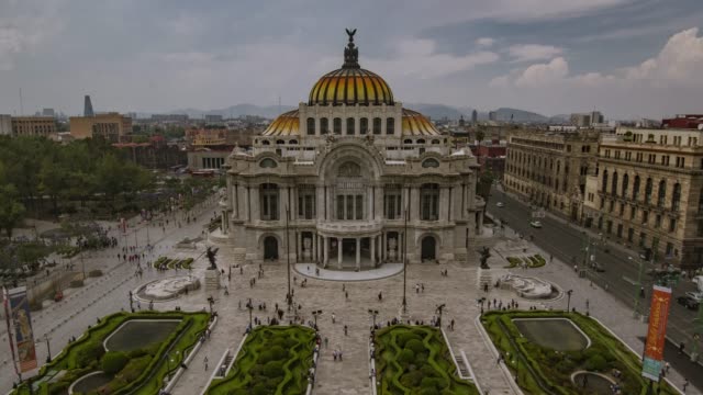 Palacio-de-Bellas-artes-en-el-lapso-de-tiempo-de-la-ciudad-de-México