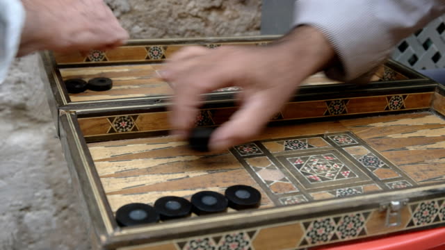 juego-de-backgammon-árabe-en-la-ciudad-vieja,-Jerusalén