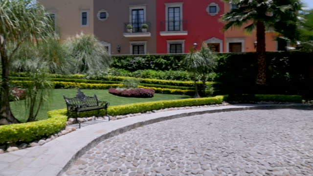 Establecer-la-captura-de-nuevos-casas-de-colores-en-San-Miguel-de-Allende,-México