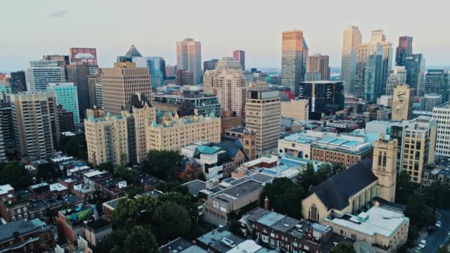 Aerial-footage-of-Montreal-during-a-hazy-summer-day