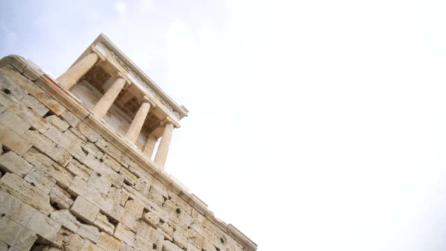 El-templo-de-Niki-Apteros-en-la-Acrópolis-de-Atenas.