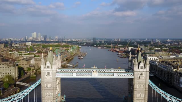 Impresionante-vista-aérea-de-la-Tower-bridge-en-Londres