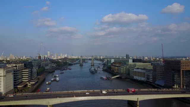 Impresionante-vista-aérea-de-la-ciudad-de-Londres-desde-arriba.