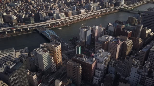The-River-Sumida-Flowing-Through-Tokyo