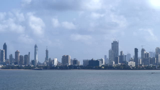 Panorama-der-Skyline-von-Mumbai-bei-Bandra--Worli-Sea-Link,-Mumbai,-Indien