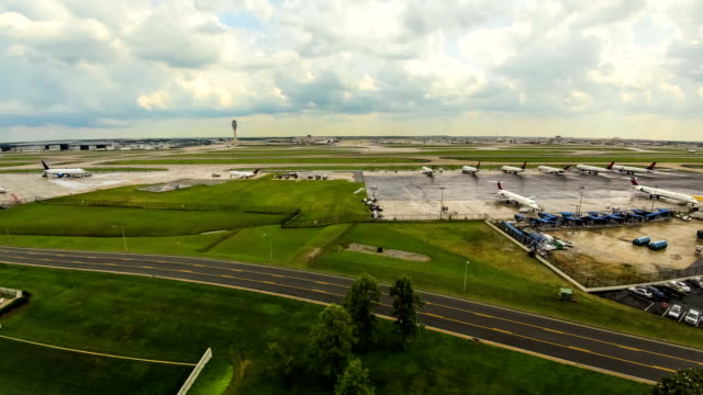 Airplane-Time-Lapse-Airport-Wide