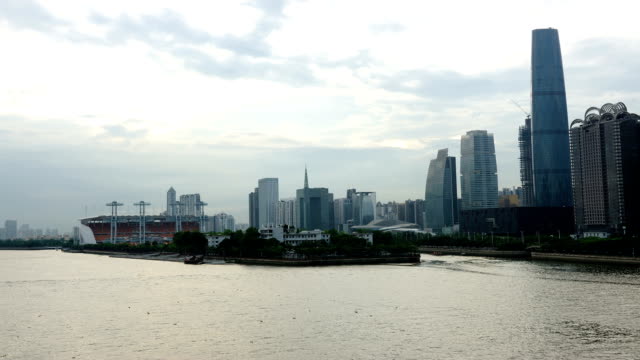 Time-lapse-of-Zhujiang-nuevos-de-la-ciudad,-cerca-de-Pearl-River