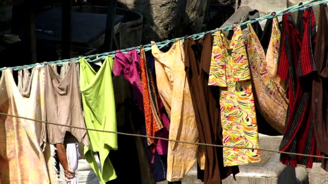 Washing-hanging-to-dry-in-Mumbai-India